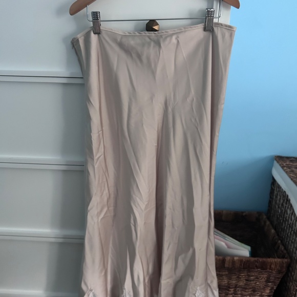 Satin Lace Trim Ruffle Maxi Skirt XL - Picture 2 of 2